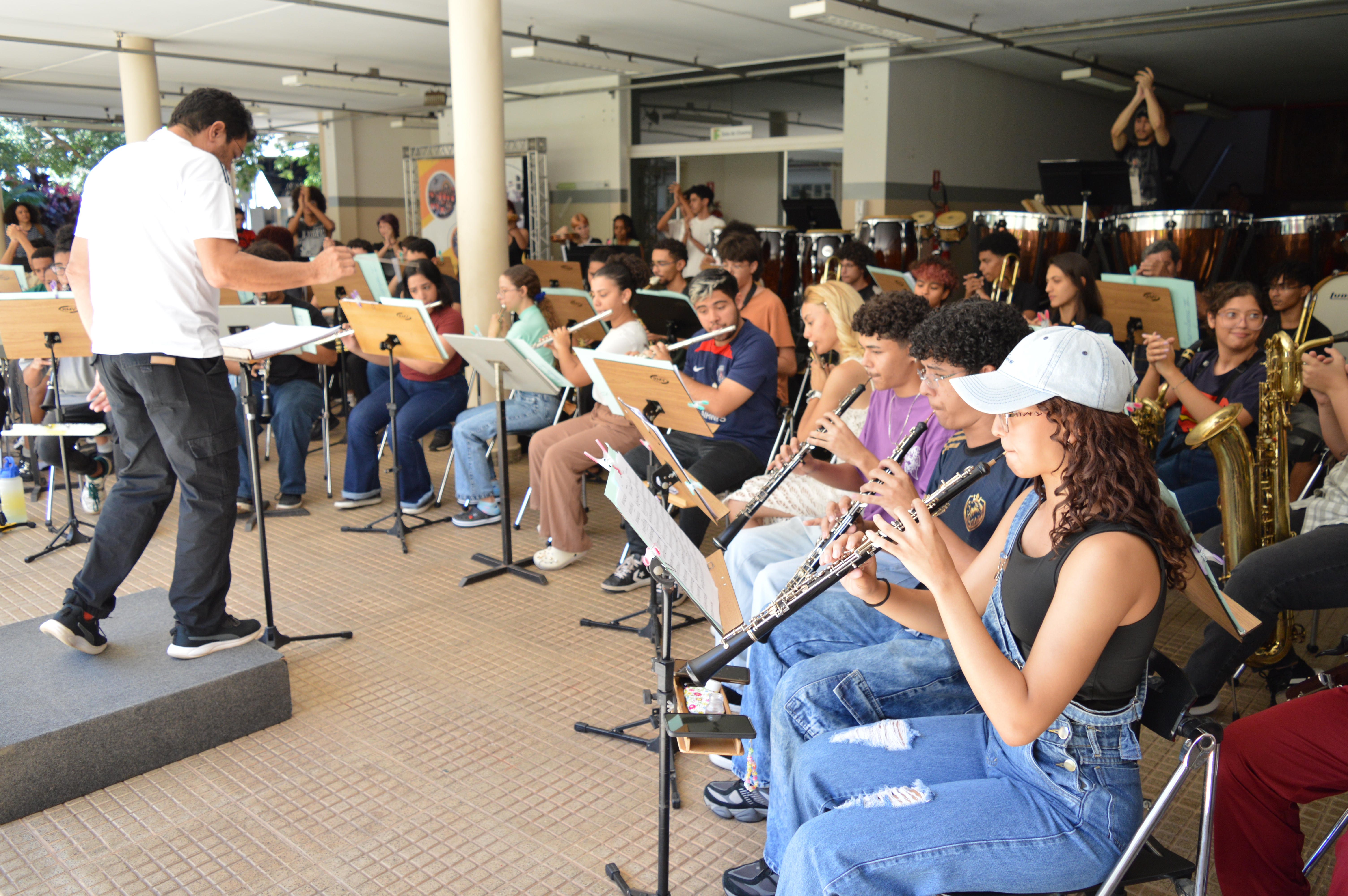 Banda Nilo Peçanha se apresenta no Teatro do IFG, no Câmpus Goiânia.